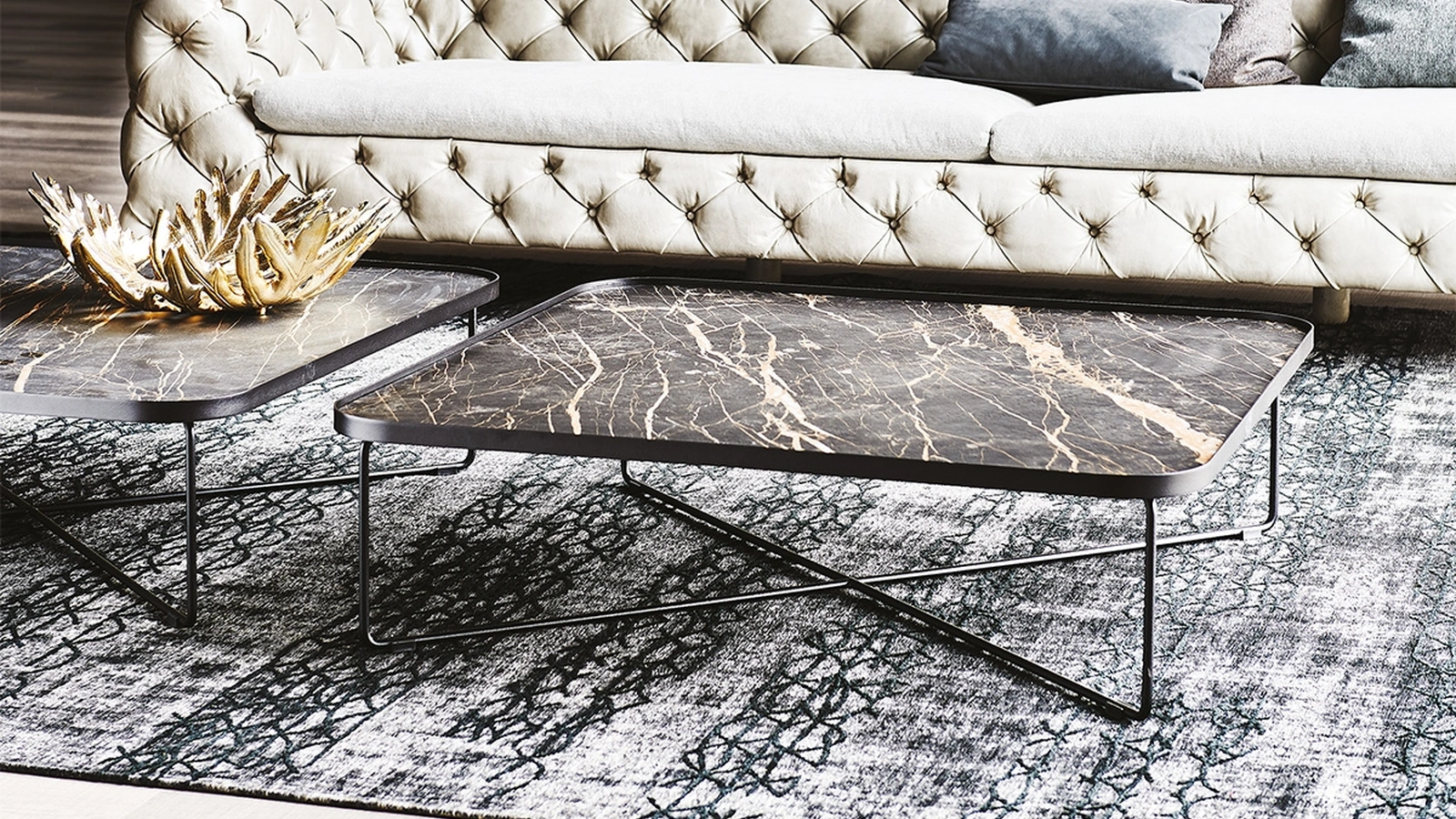 Tavolino in acciaio goffrato e piano in ceramica Benny Keramik di Cattelan Italia