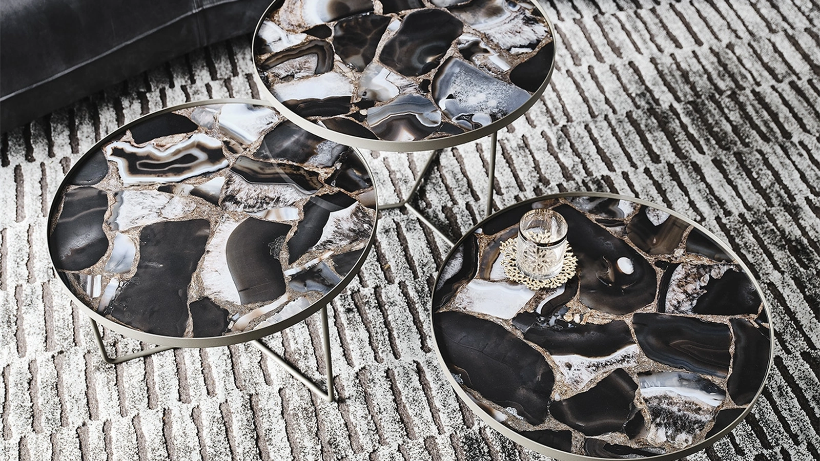 Tavolino con struttura in metallo e piano in ceramica Marmi Billy Keramik di Cattelan Italia