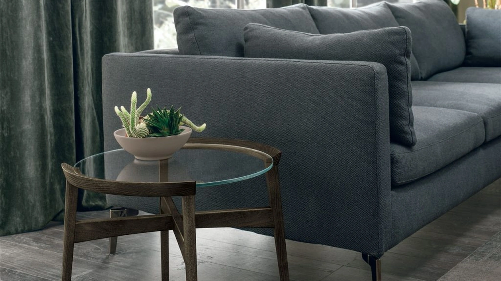 Tavolino rotondo con top in vetroi Bloom di Tomasella