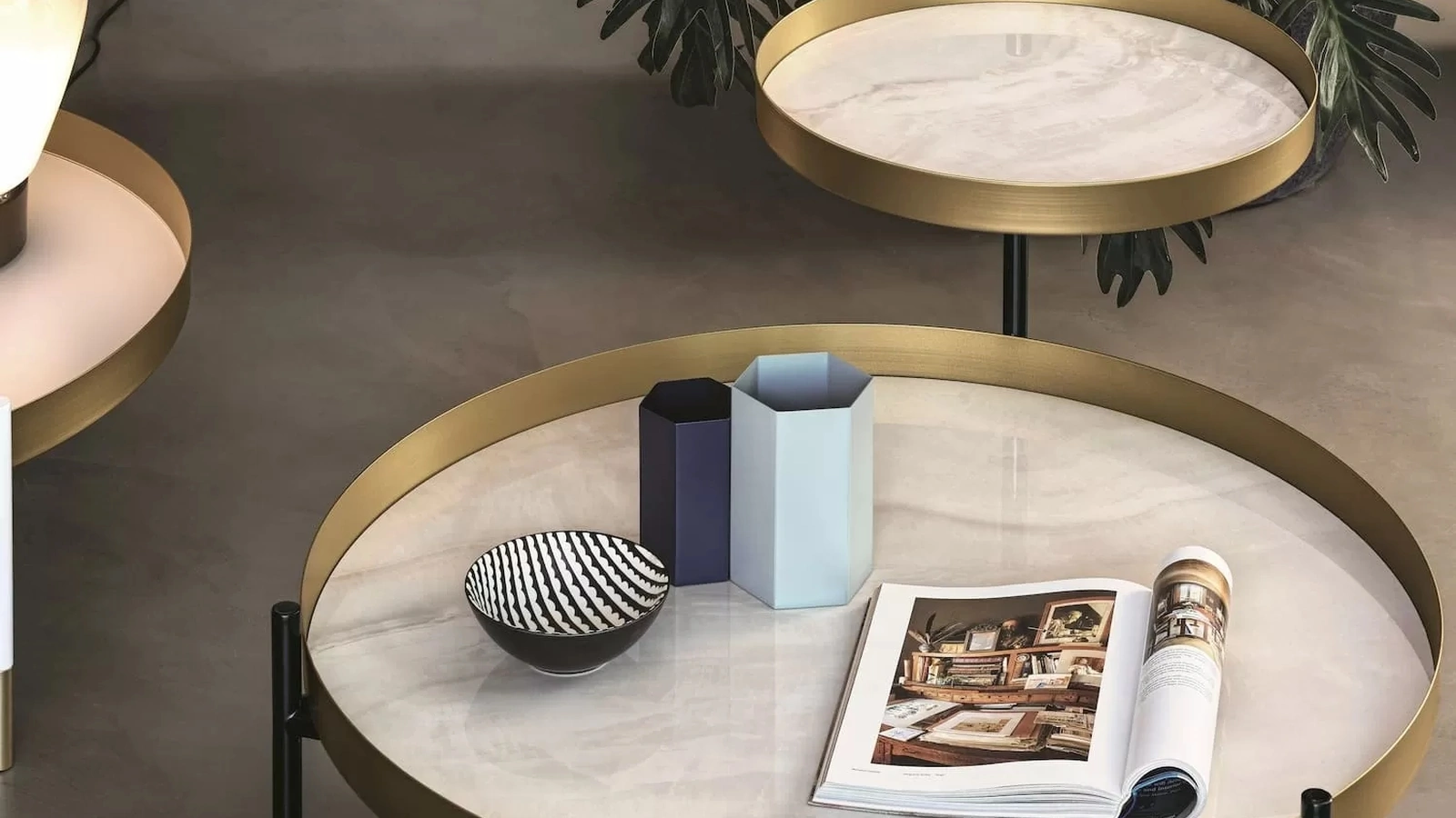 Tavolino Planet con piani in SuperMarmo e struttura in acciaio laccato di Bontempi