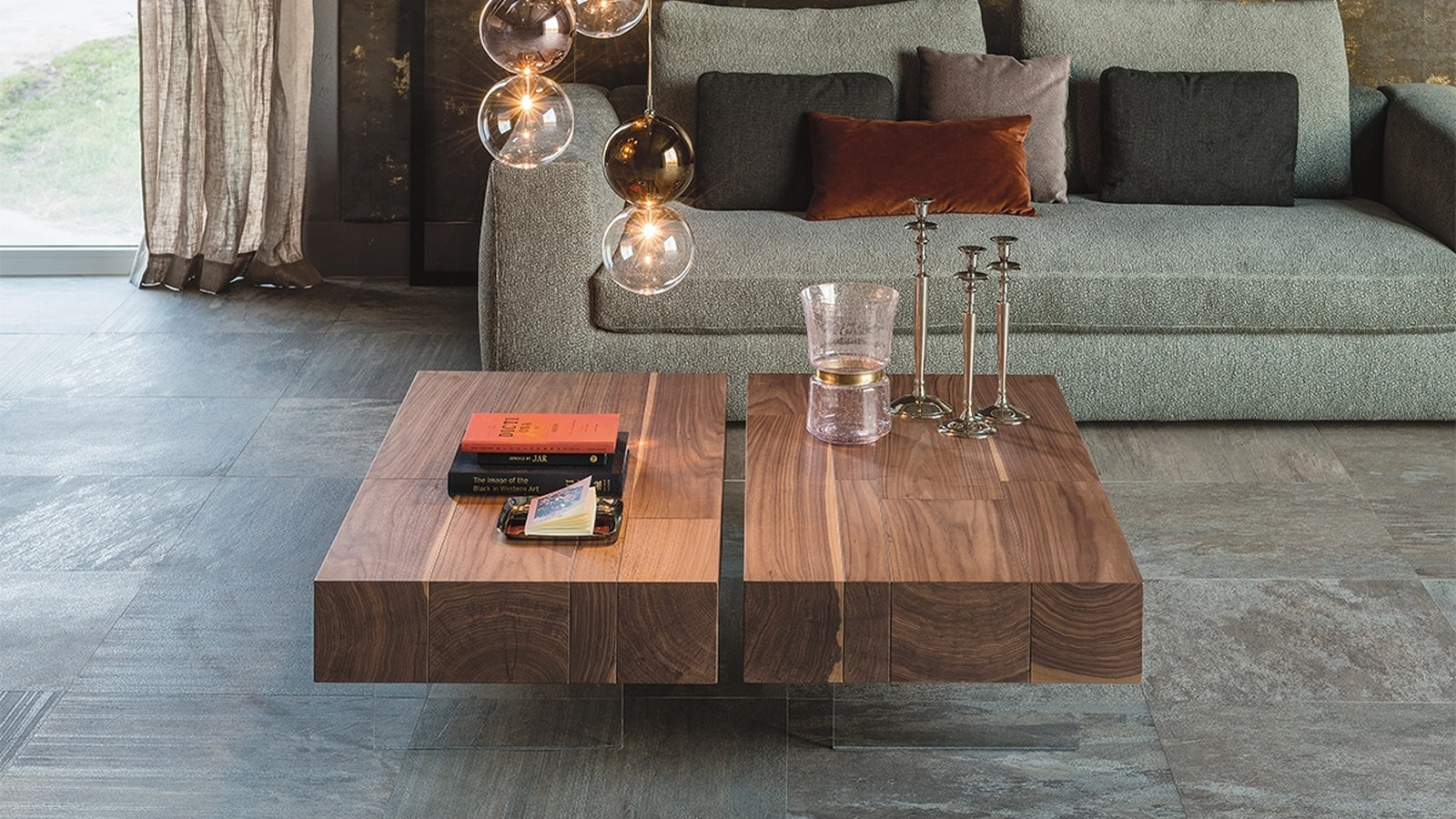 Tavolino in Noce con piedi in metacrilato trasparente Lingotto di Cattelan Italia