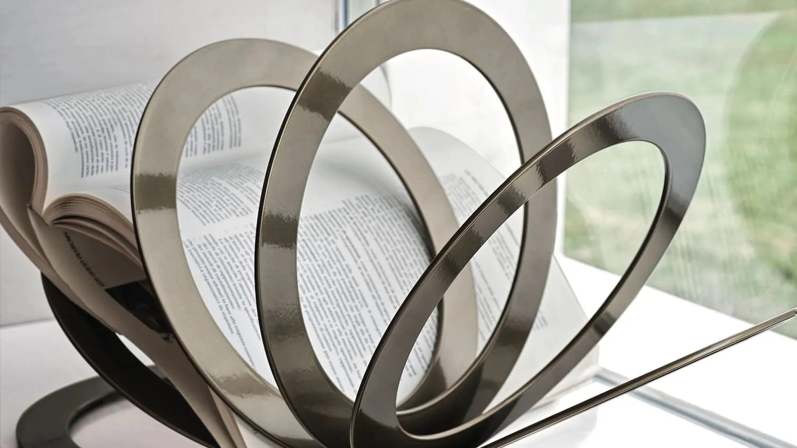 Portariviste Fan uin acciaio laccato di Bontempi