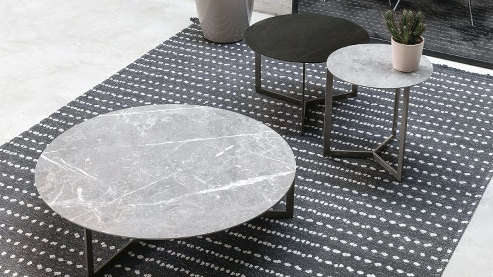 Tavolino Joy Gres con top in gres diverse finiture di Tomasella