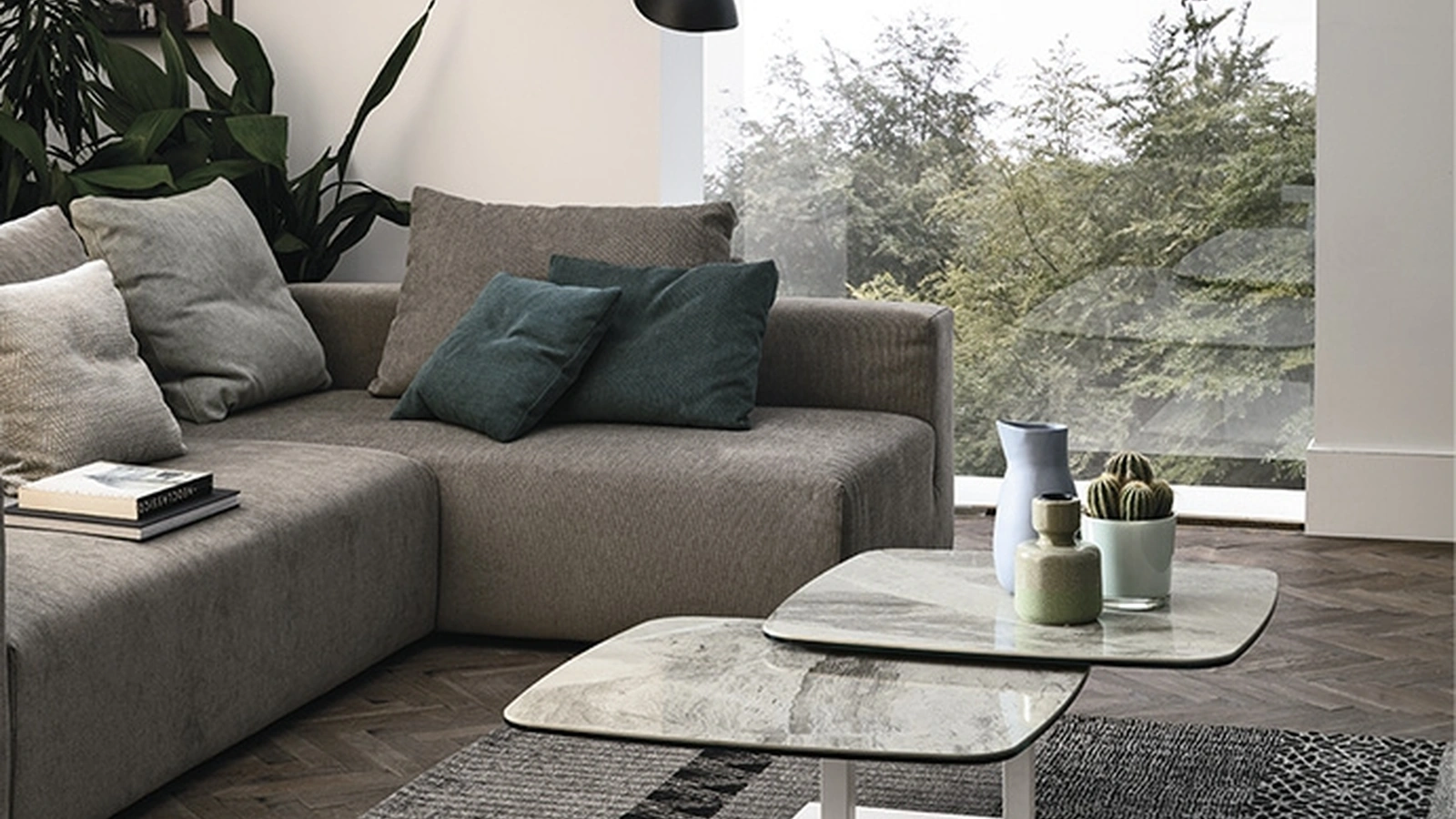 Tavolino Orbital con due piani che ruotano in gres porcellanato di Target Point