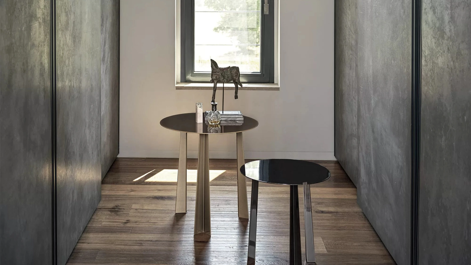 Tavolino Tao in metallo laccato di Bontempi