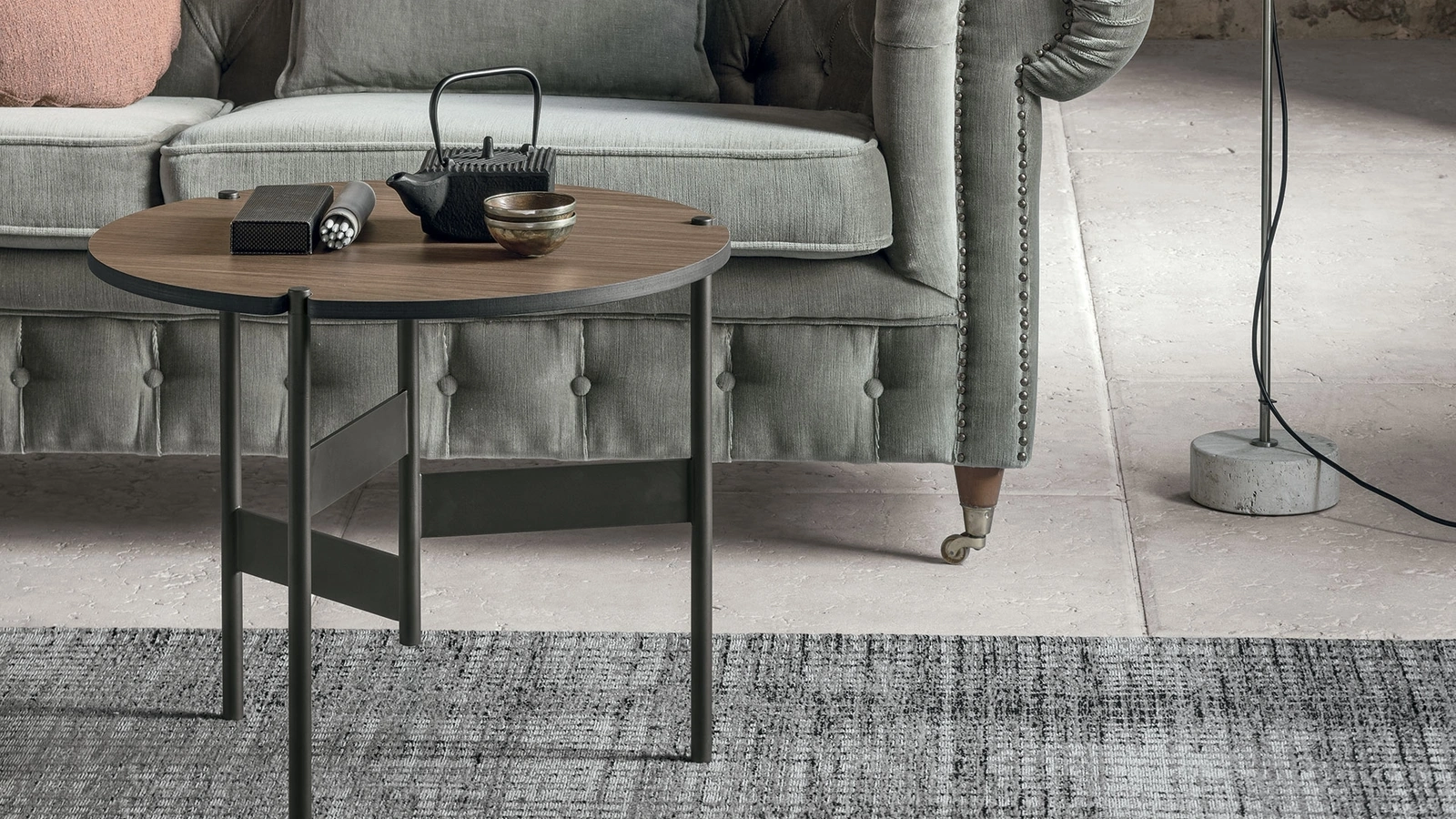 Tavolino con top in CDF noce ambra Moon di Tomasella