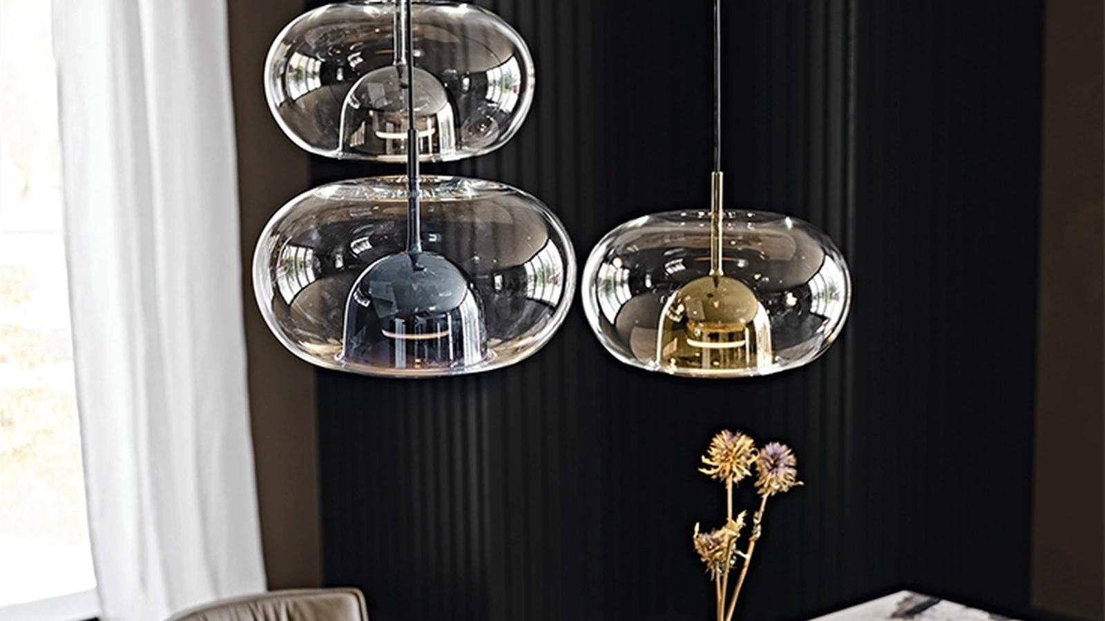 Lampada a sospensione con paralume in vetro borosilicato trasparente e calotta interna in vetro borosilicato verniciato Coimbra di Cattelan Italia