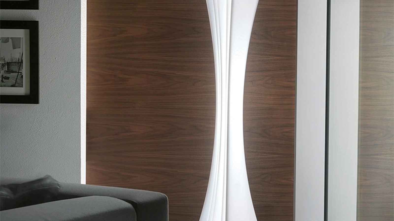 Lampada appendiabiti da terra in polietilene bianco Sipario Light di Cattelan Italia