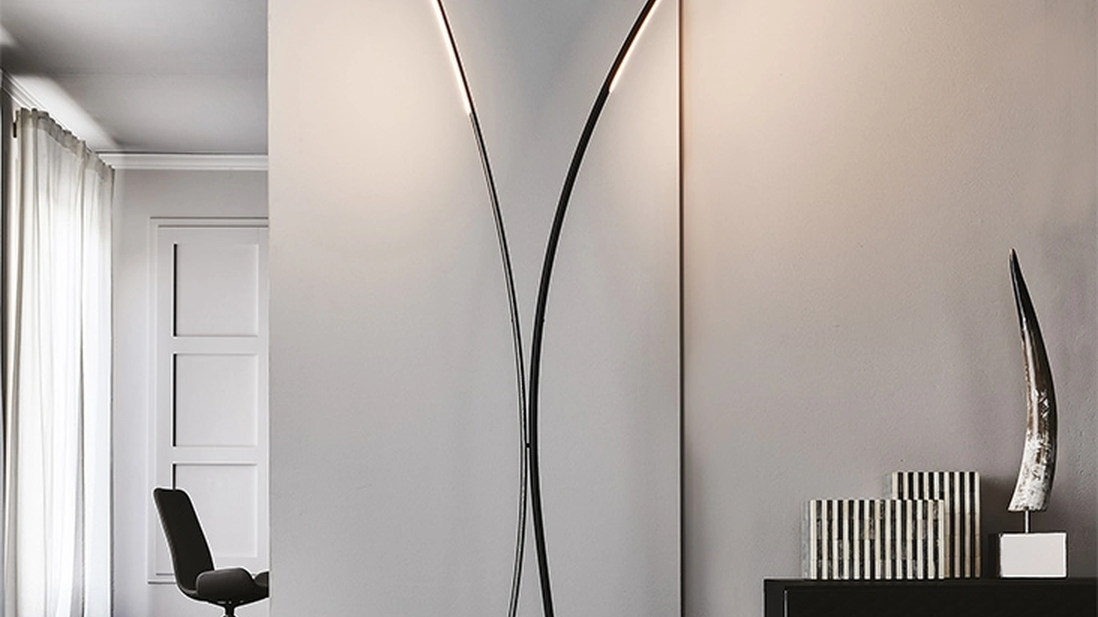 Lampada da terra in acciaio con luci a led Twin di Cattelan Italia