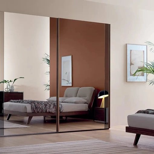 Armadio Cascata in laccato con ante a specchio di Le Fablier