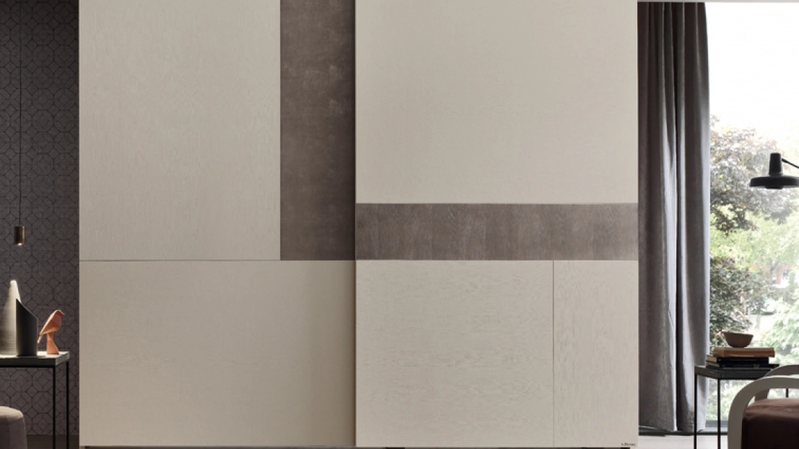 Armadio con ante scorrevoli Peperoncino in laccato opaco con inserto in Frassino di Le Fablier