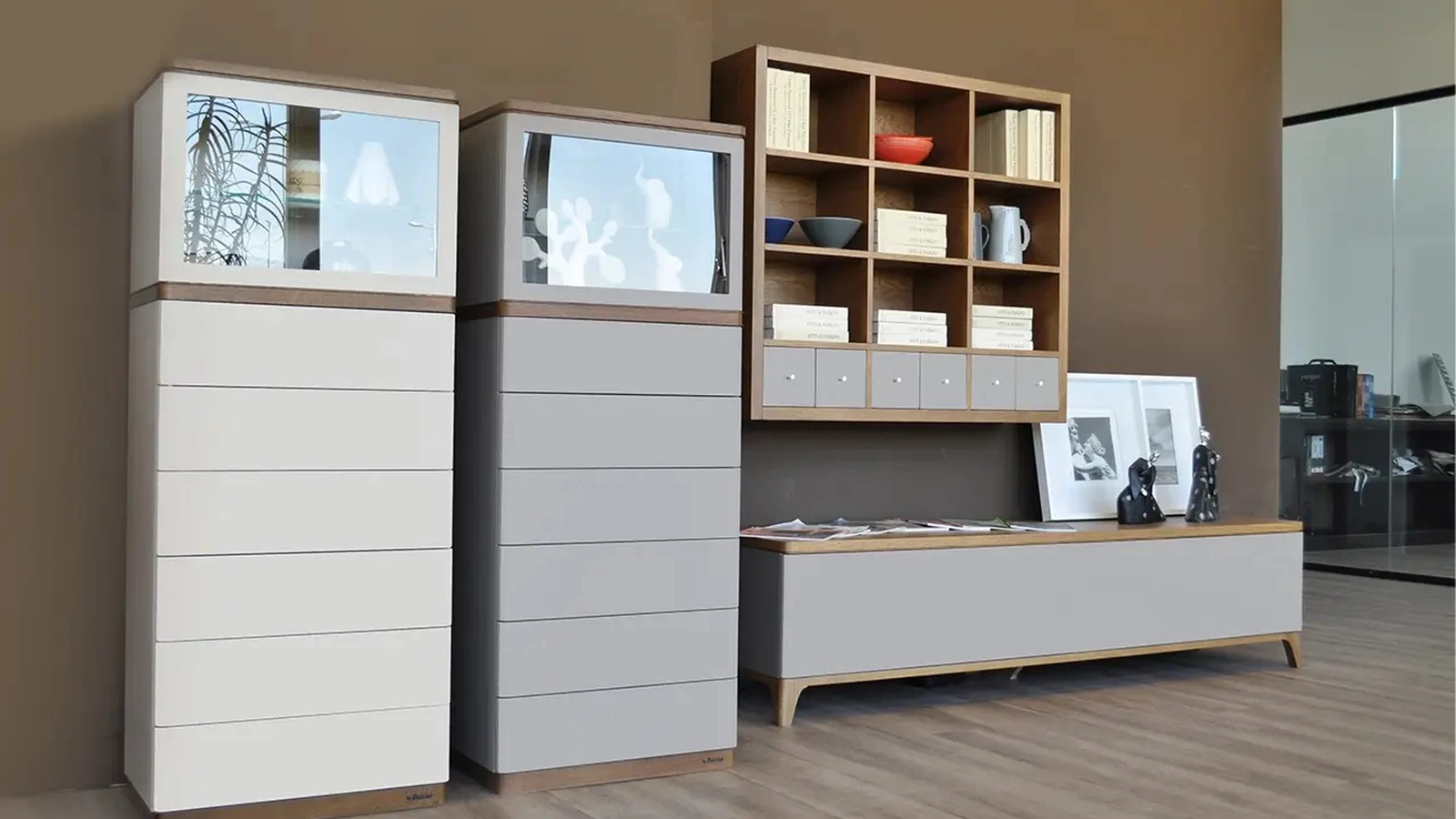 Cassettiera Ayurveda in legno laccato opaco e vetro di Le Fablier