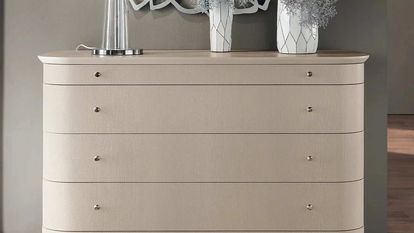 Comò Rosa Charme in legno di frassino laccato di Le Fablier