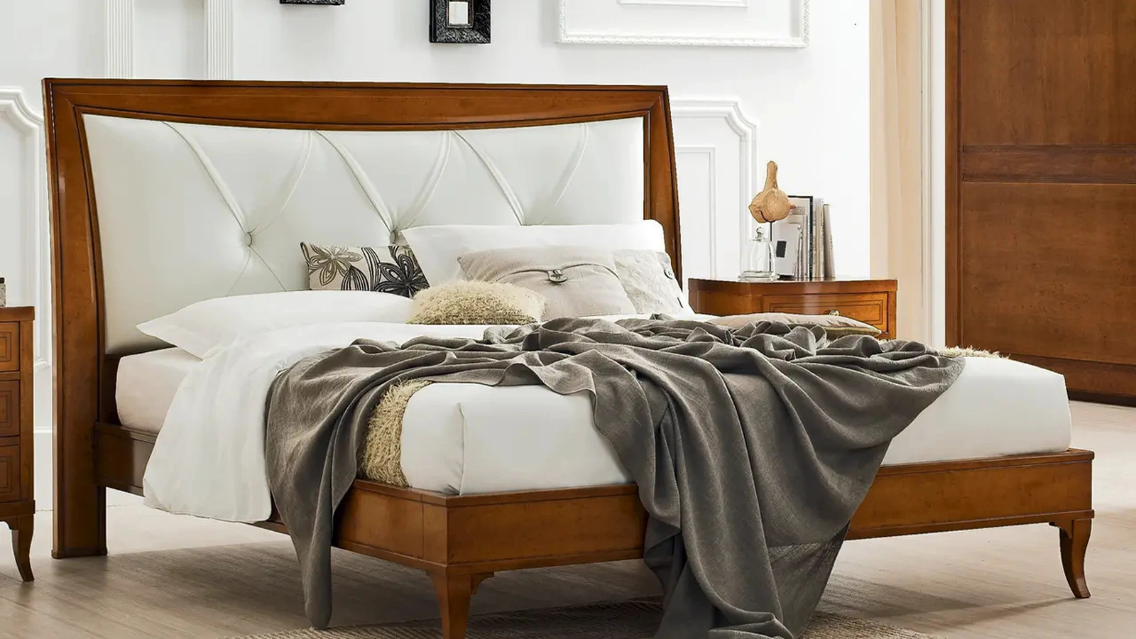 Letto Aurora in legno con testiera in pelle di Le Fablier