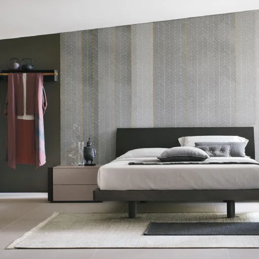 Letto con testiera Clio in legno rovere moka di Tomasella