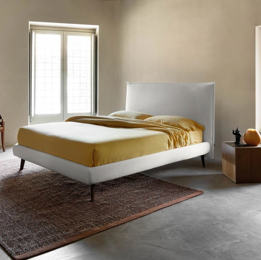 Letto dal design minimale in tessuto con testiera Bob di Noctis
