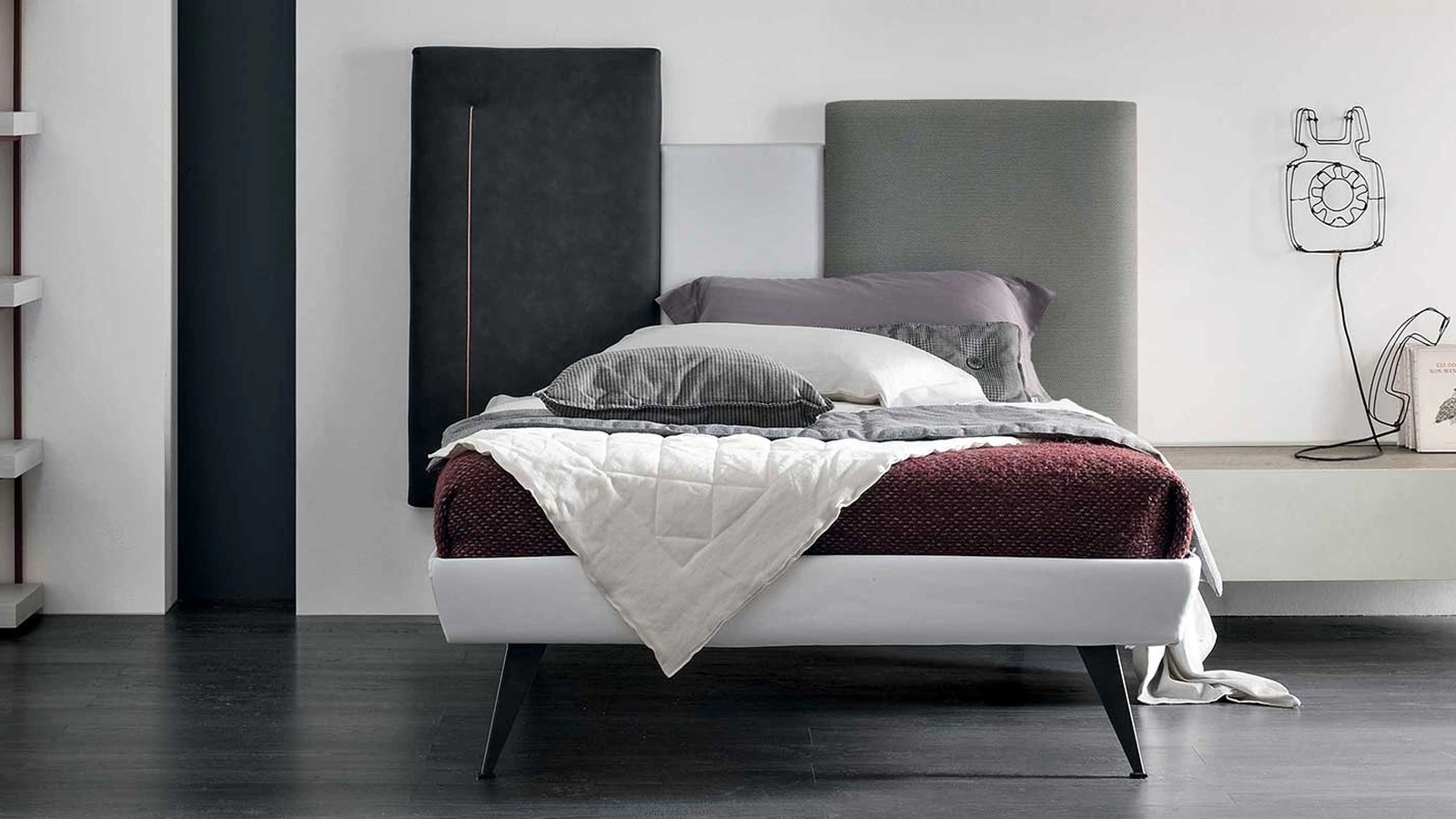 Letto singolo in ecopelle con testiera a 3 pannelli imbottita Skyline di Tomasella