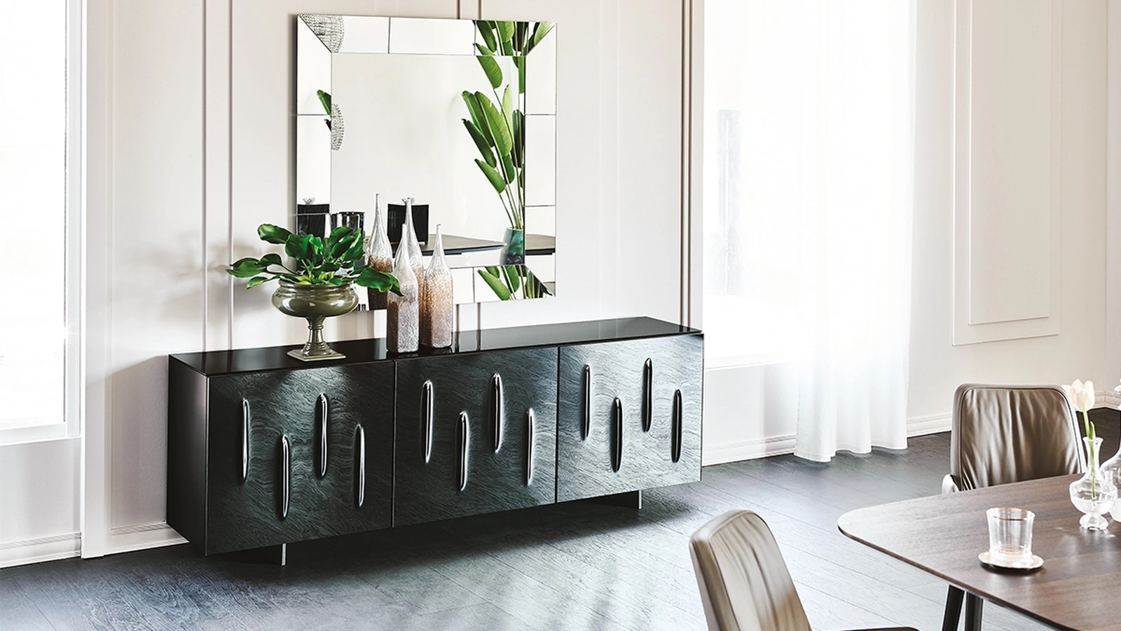 Madia Carnaby in cristallo bombato specchiato fumé di Cattelan Italia