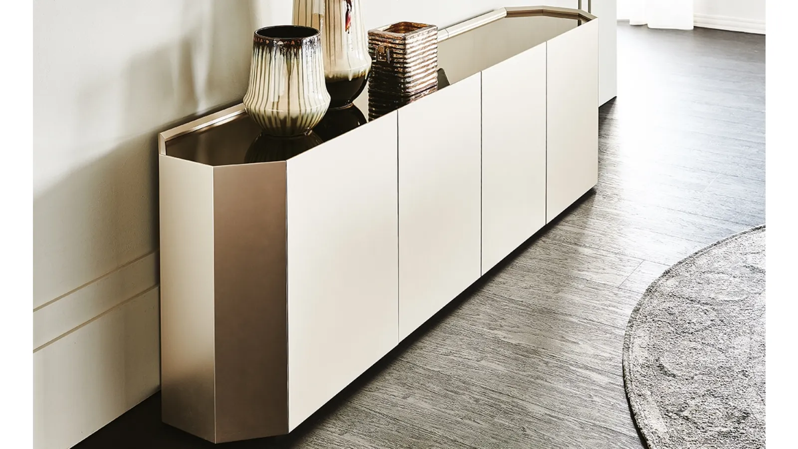 Madia in legno laccato e piano in cristallo Chelsea di Cattelan Italia