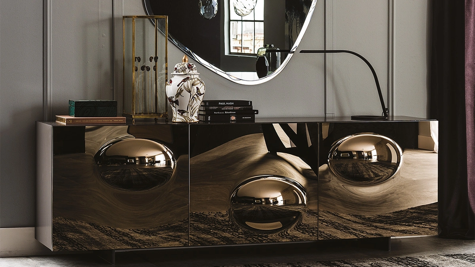 Madia con ante in cristallo bombato Paramount di Cattelan Italia