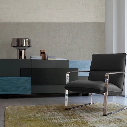 Poltroncina in pelle con struttura in metallo Sandy di Calia