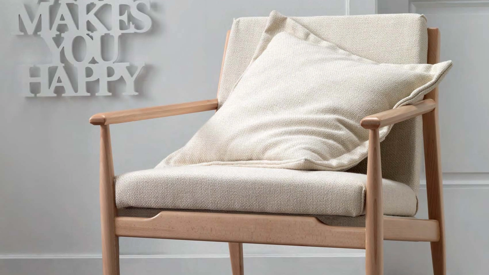 Poltroncina in tessuto con struttura in legno Cera di TreCi Salotti