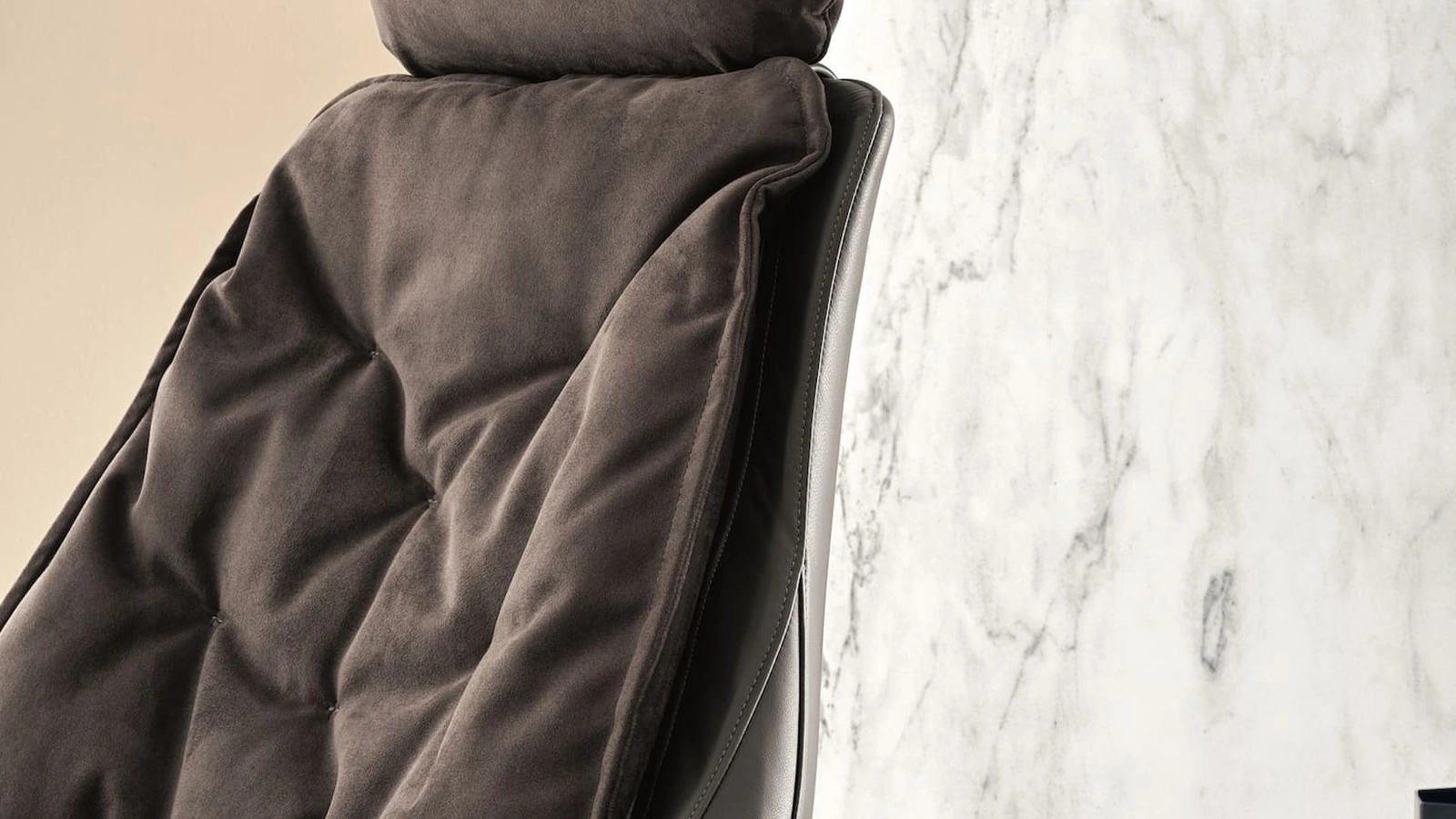 Poltrona Daya in ecopelle di Bontempi