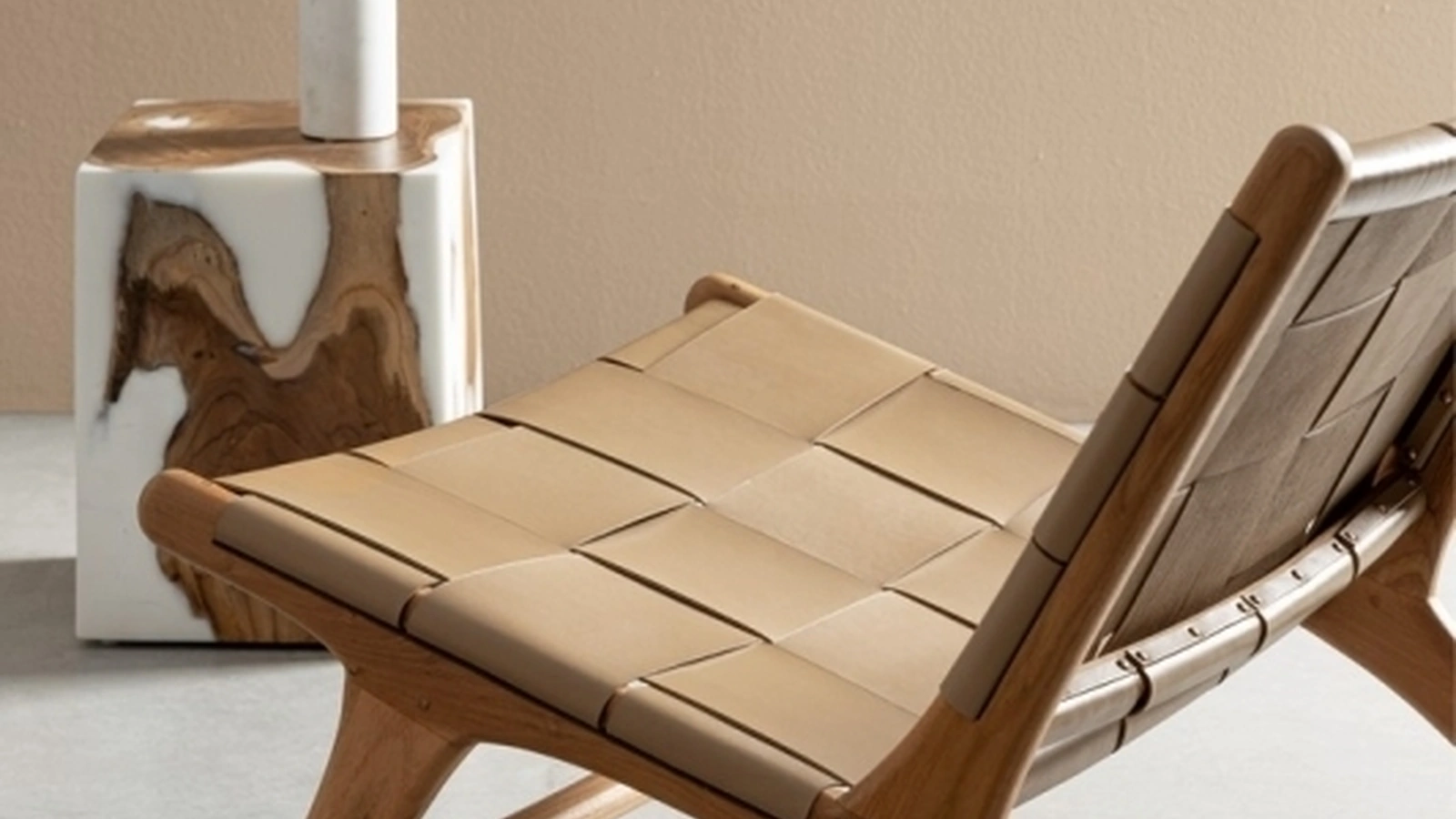 Poltroncina Lounge in pelle e teak Joanna di Bizzotto