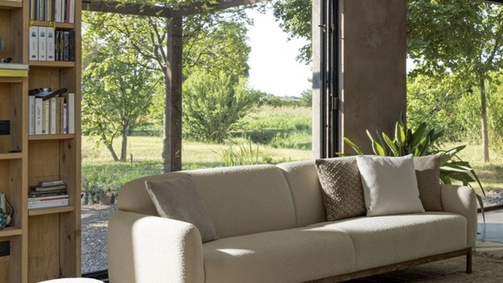 Divano lineare in tessuto Detroit di Bizzotto