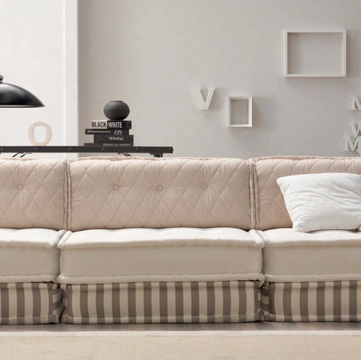 Divano lineare Pure di TreCi Salotti