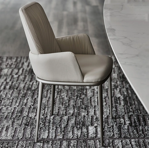 Sedia con braccioli Belinda ML in ecopelle con struttura in acciaio di Cattelan Italia