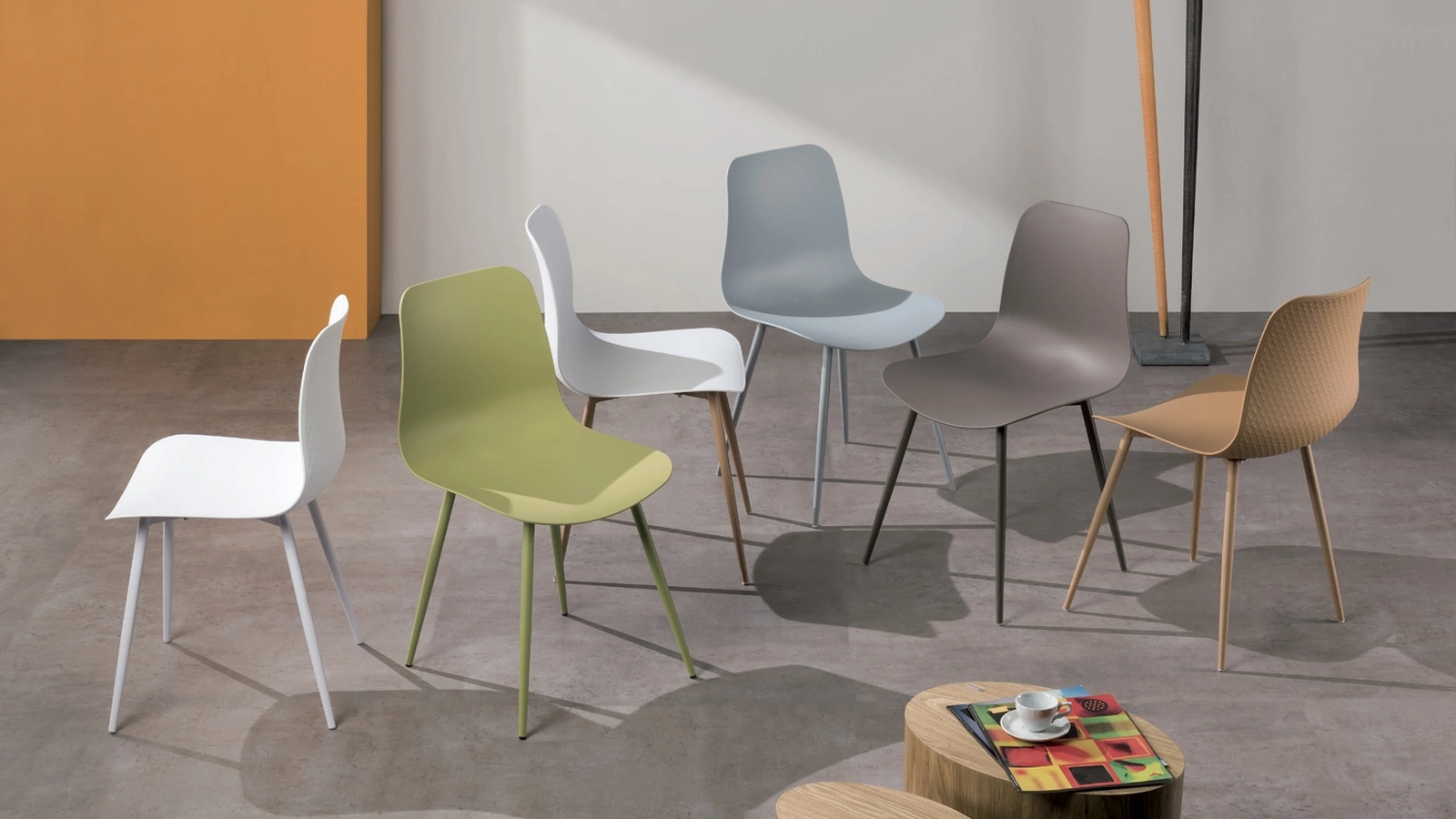 Sedia Betty con scocca in polipropilene e gambe in metallo di Gipi Le Sedie