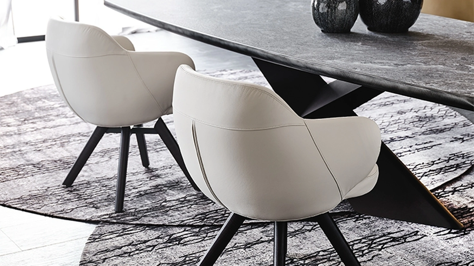 Sedia girevole in pelle Bombè di Cattelan Italia