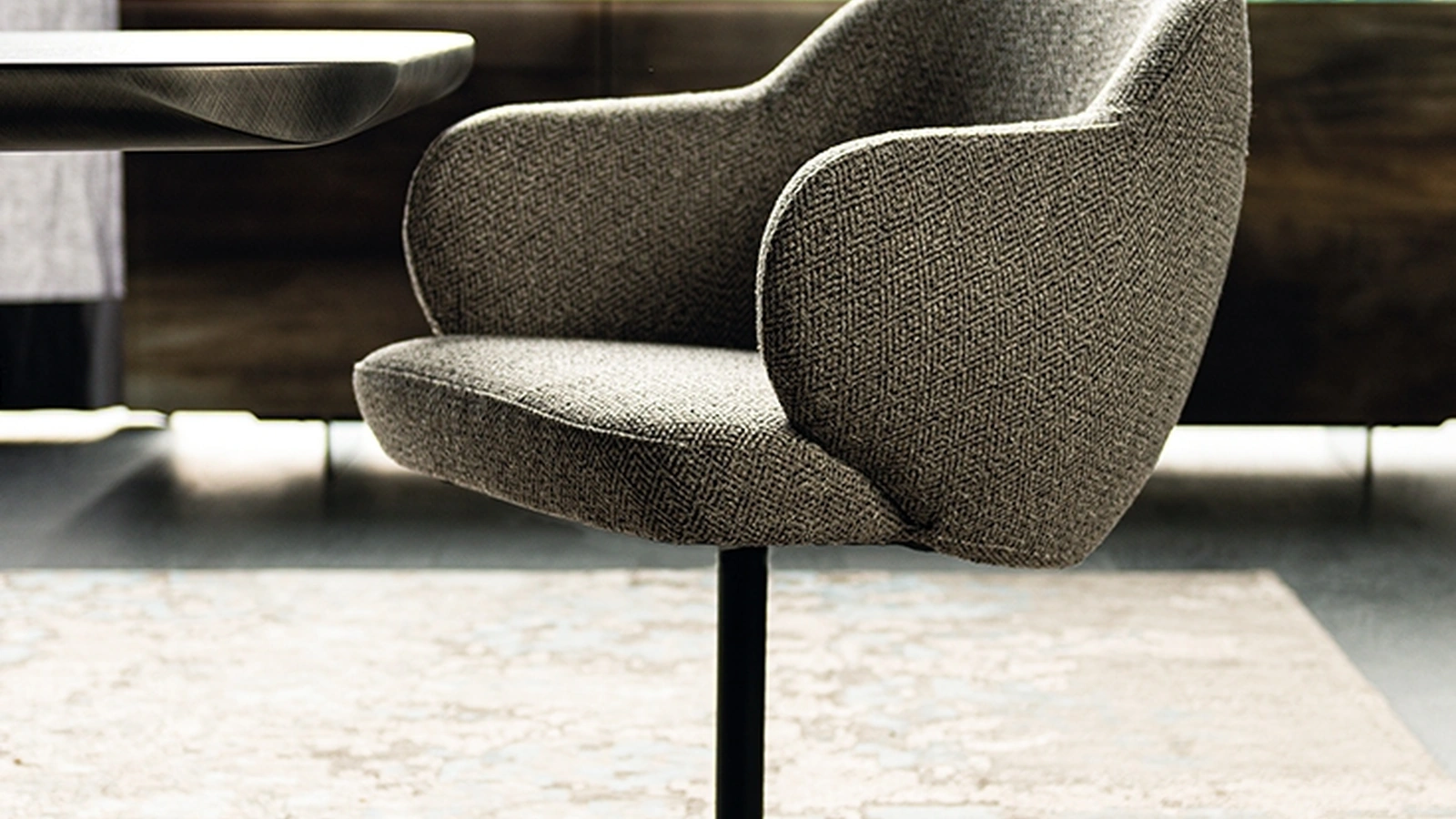 Sedia girevole in tessuto con base a 4 razze in acciaio Bombè X di Cattelan Italia