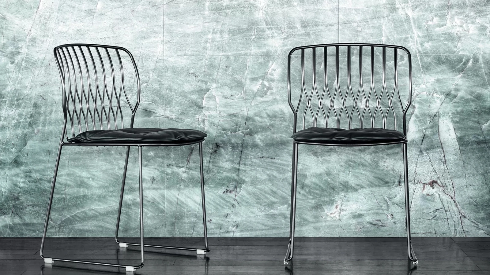 Sedia impilabile Freak con struttura in acciaio laccato di Bontempi