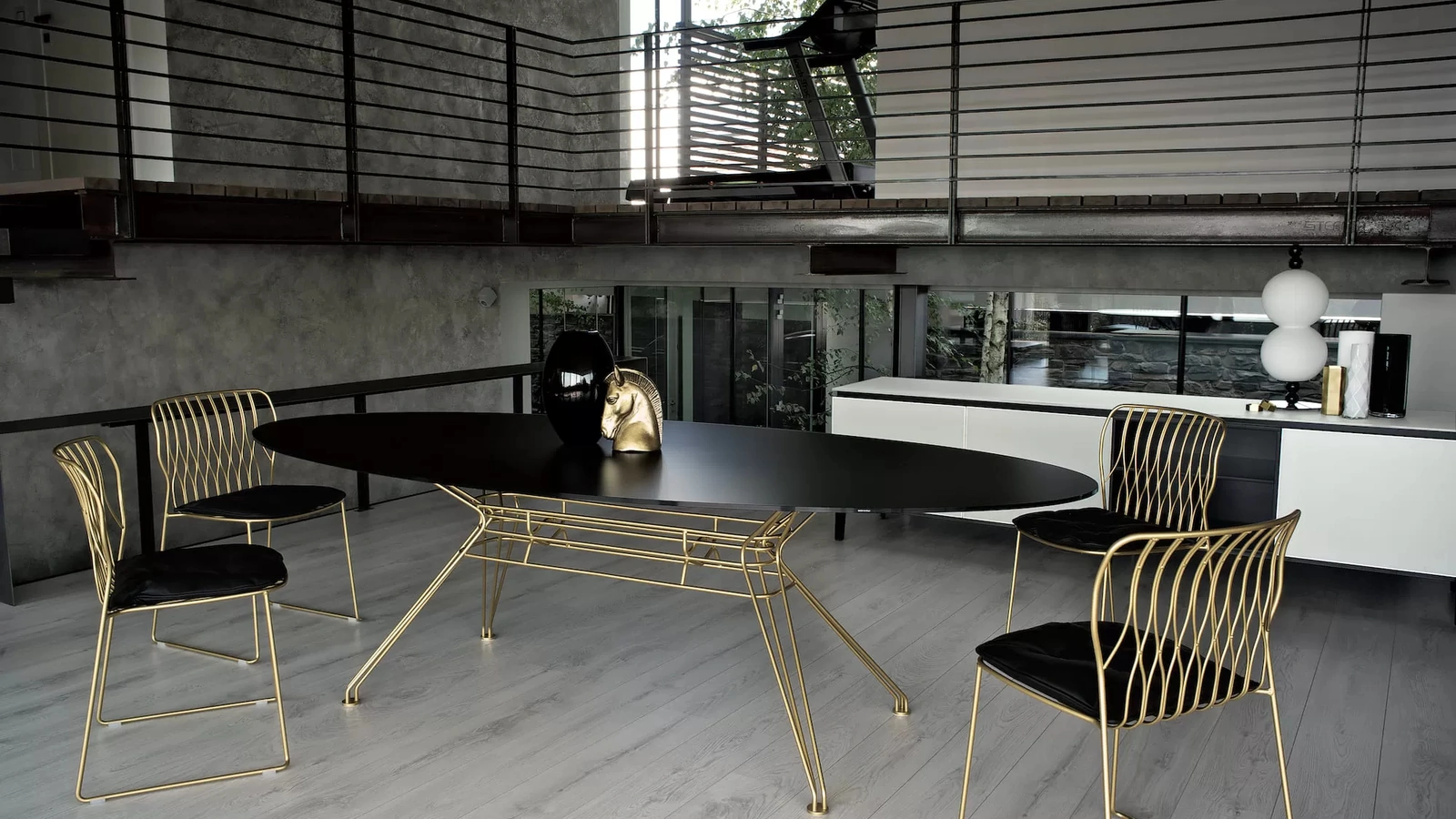 Sedia impilabile Freak con struttura in acciaio laccato di Bontempi