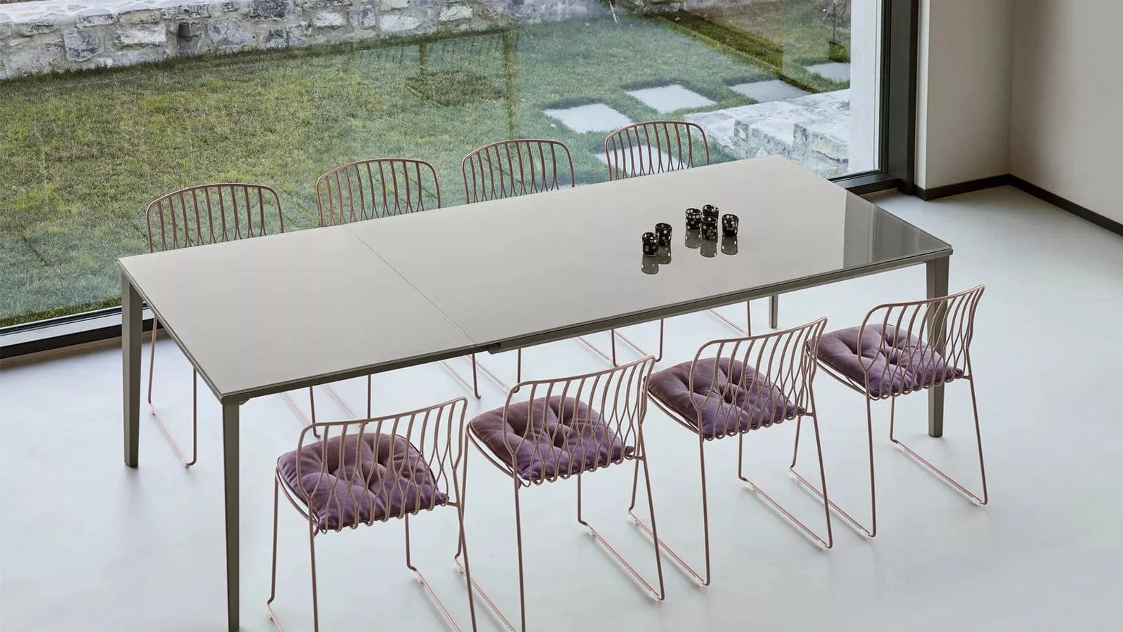 Sedia impilabile Freak con struttura in acciaio laccato di Bontempi