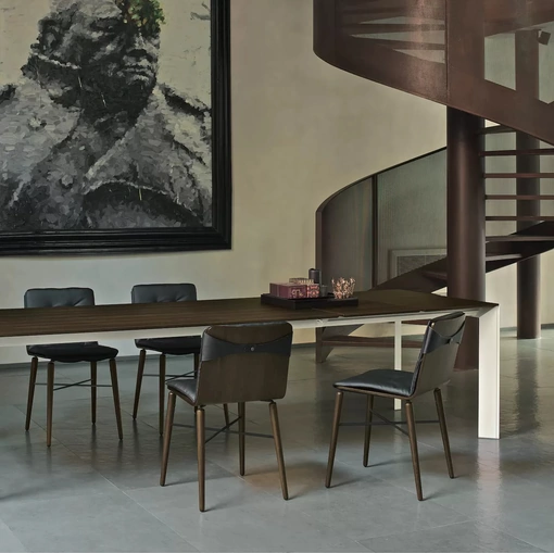 Sedia Kate con monoscocca in legno con o senza cuscino trapuntato e gambe in legno massello di Bontempi