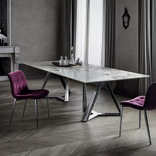 Sedia Kuga in tessuto imbottito e trapuntato di Bontempi