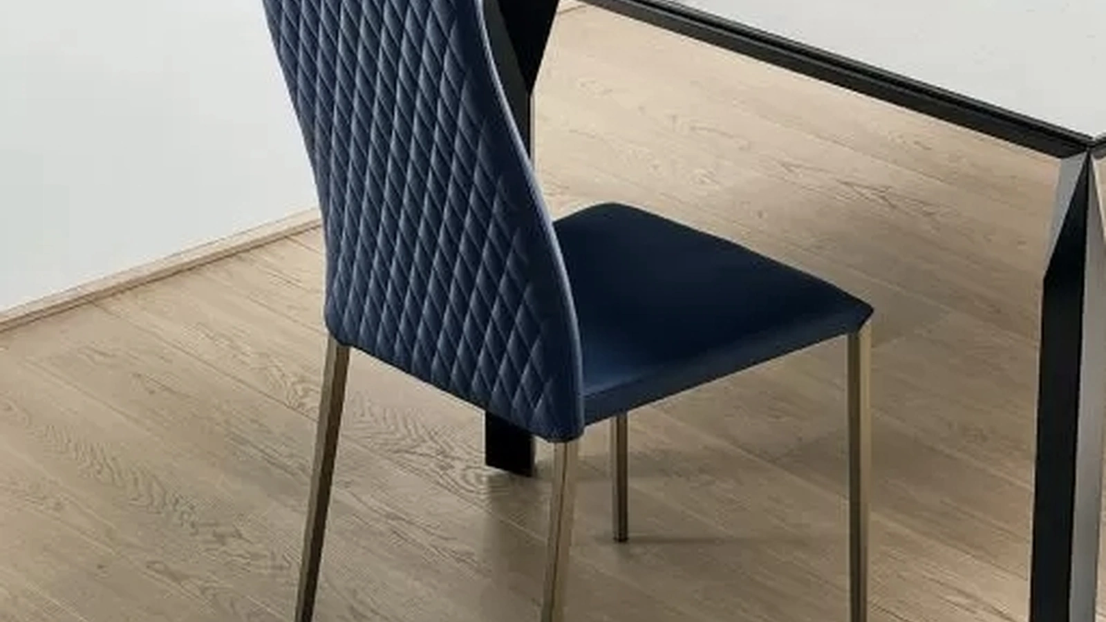 Sedia Tai in pelle trapuntata di Bontempi