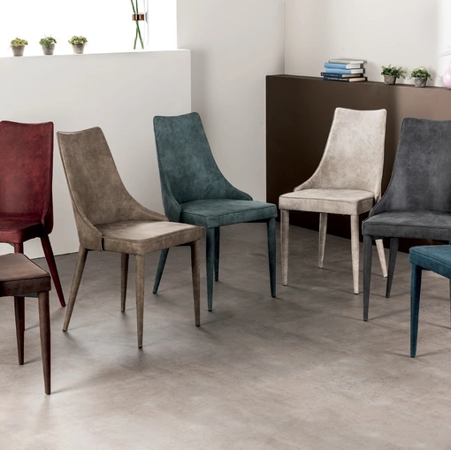 Sedia Carmen completamente rivestita in ecopelle di Gipi Le Sedie