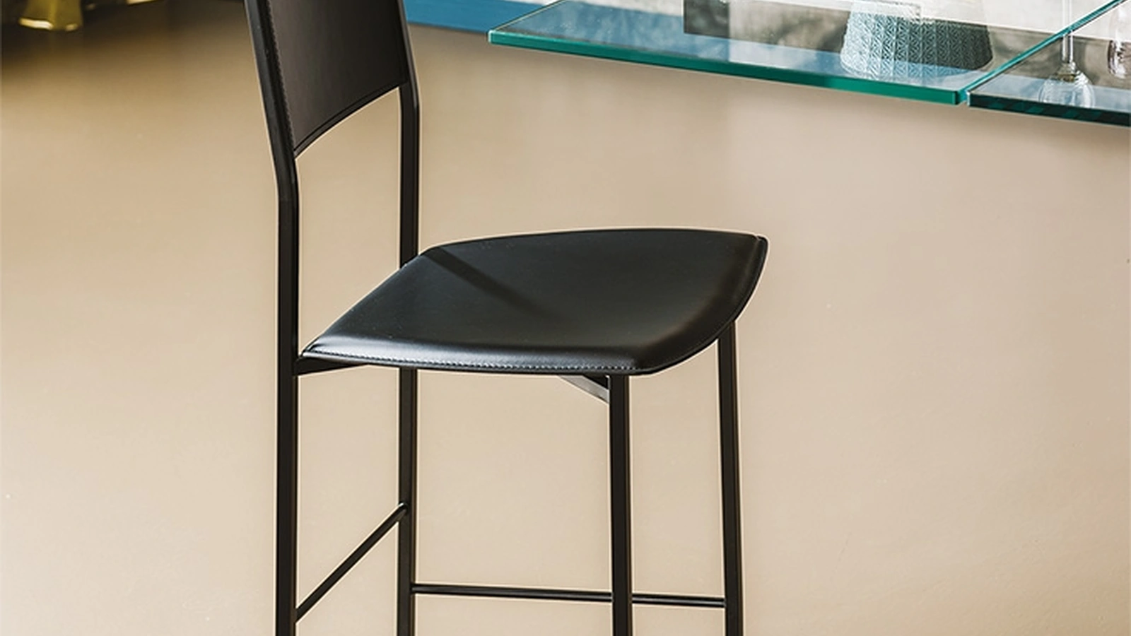 Sedia con struttura in acciaio e seduta in cuoio Alessia di Cattelan Italia