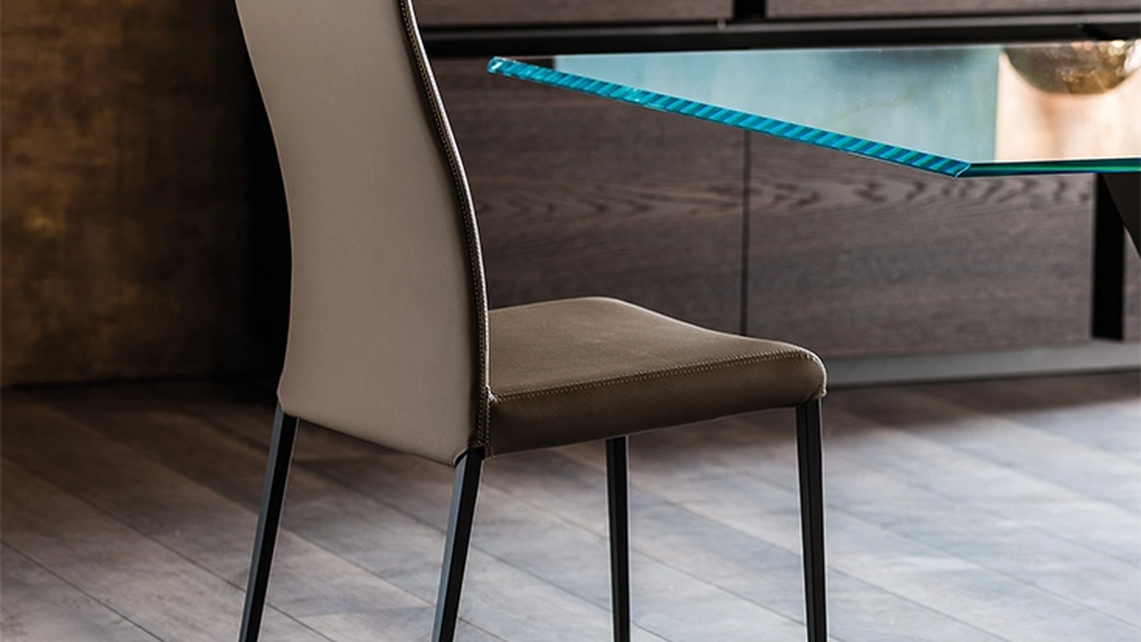 Sedia Anna in ecopelle con schienale alto di Cattelan Italia