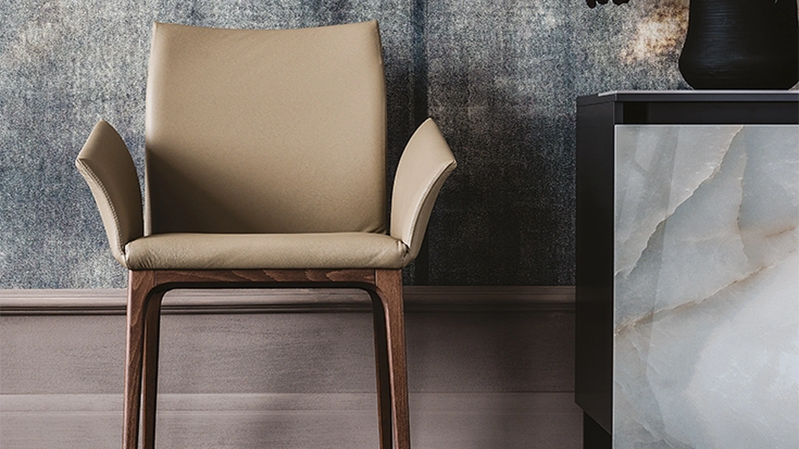 Sedia in pelle con braccioli Arcadia di Cattelan Italia