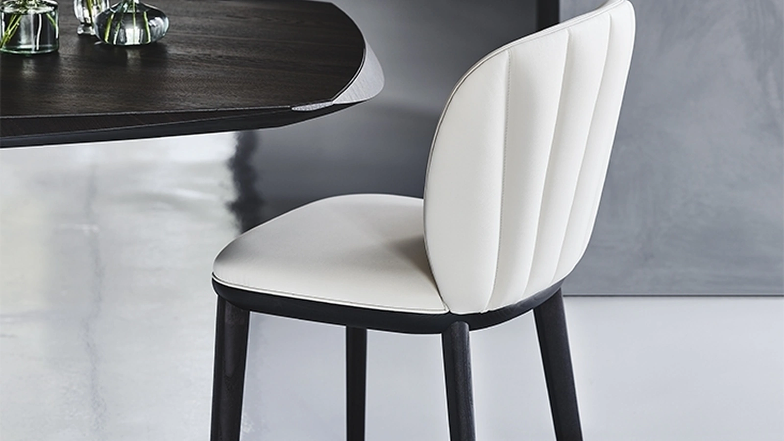 Sedia in legno con rivestimento in pelle Chrishell di Cattelan Italia