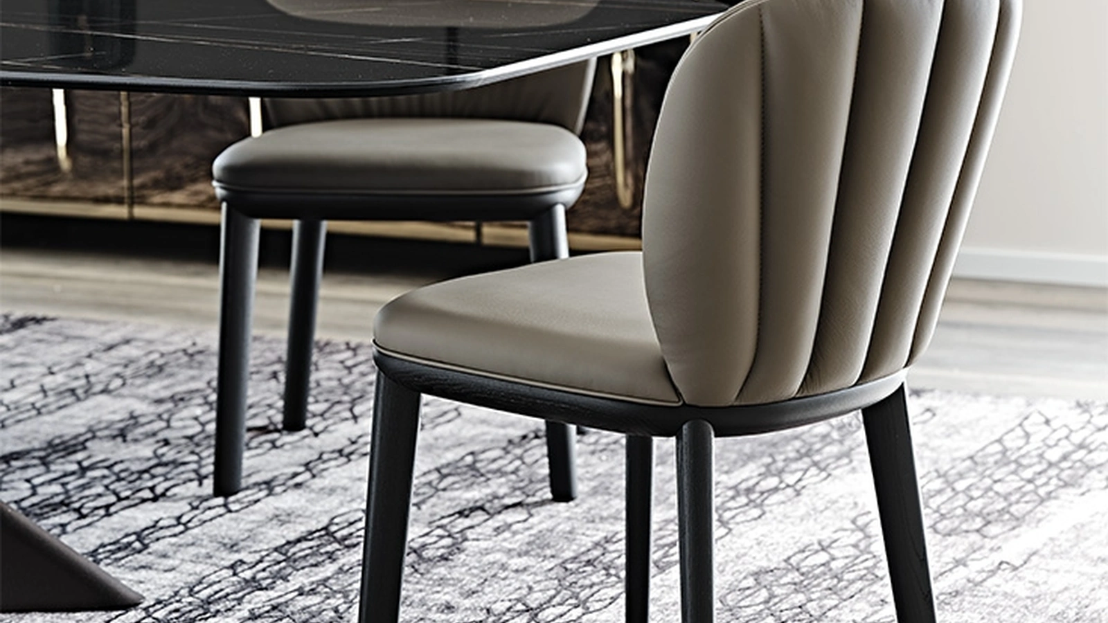 Sedia in legno con rivestimento in pelle Chrishell di Cattelan Italia