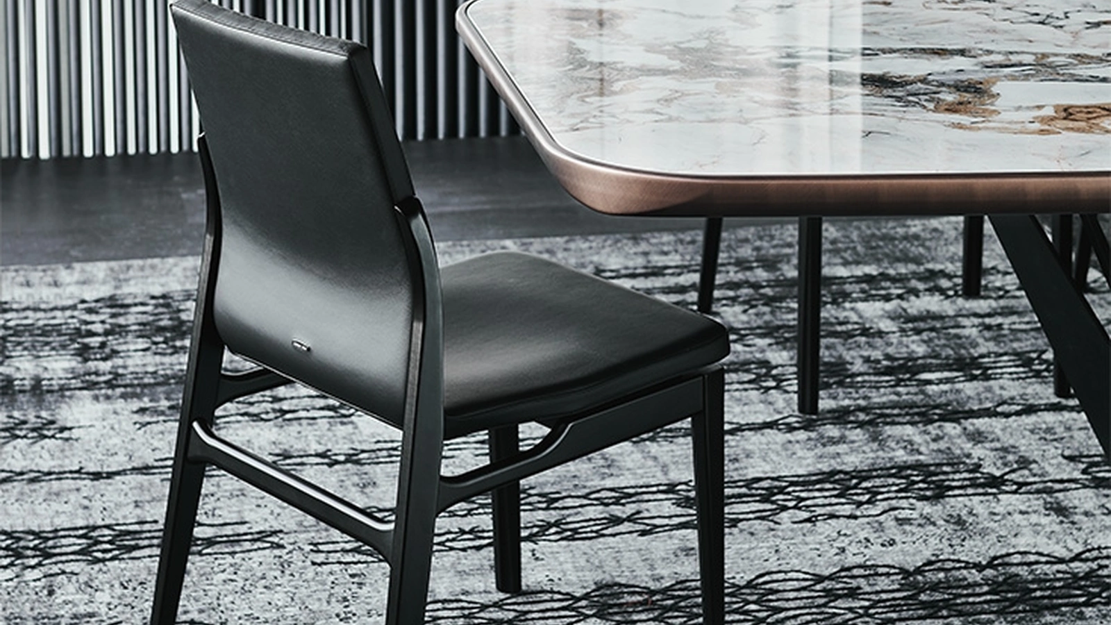 Sedia in ecopelle con struttura in legno Ginevra di Cattelan Italia