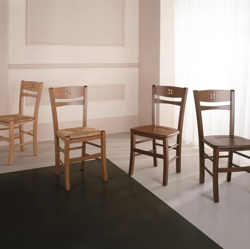 Sedia Fiore in faggio curvato con seduta in legno o impagliata di Gipi Le Sedie