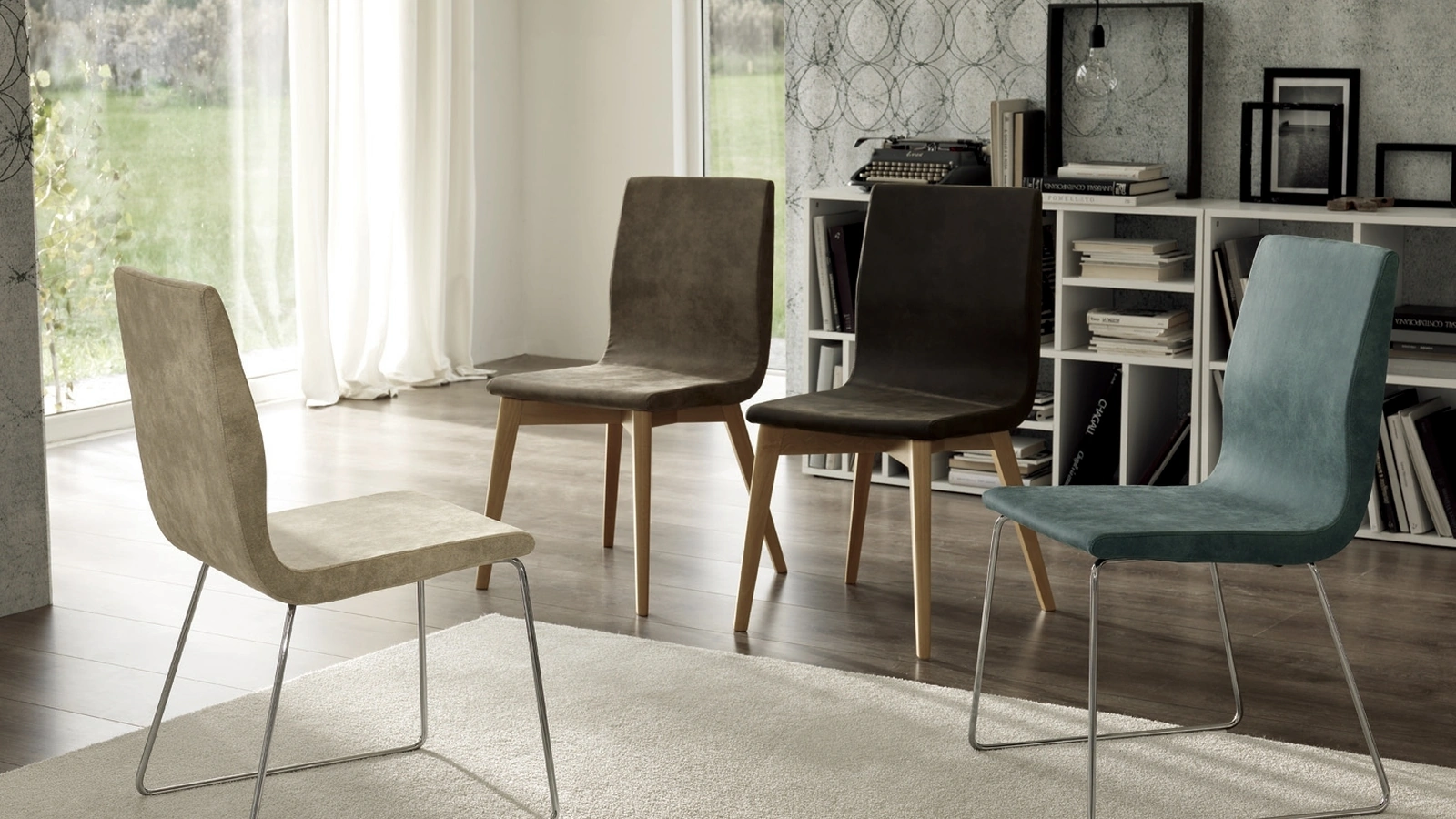 Sedia Alice rivestita in microfibra con base in metallo o frassino di Gipi Le Sedie