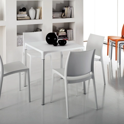 Sedia impilabile Marina in polipropilene di Gipi Le Sedie